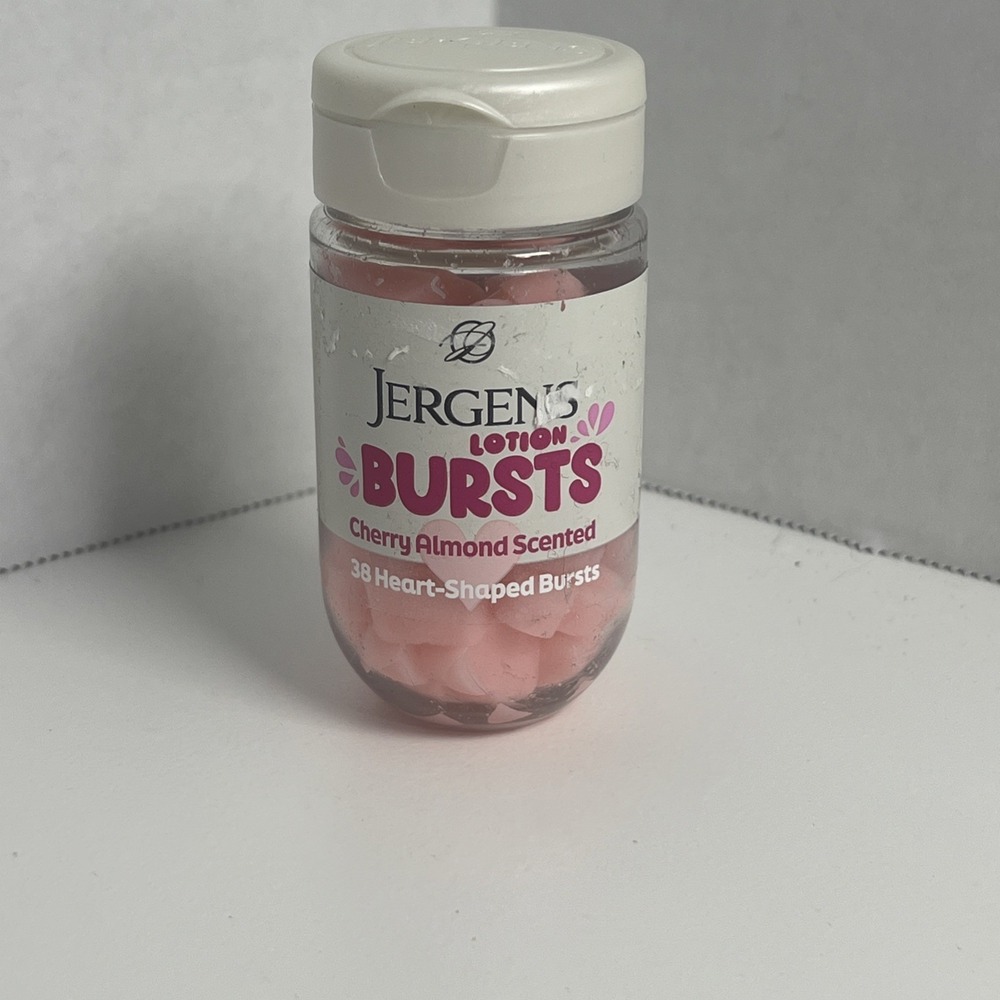 Jergens Cherry Almond Lotion Bursts Heart Shaped 38 Count Pink 29605